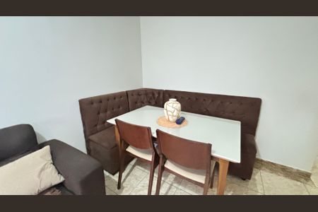 Apartamento à venda com 80m², 2 quartos e 1 vaga Apartamento à venda com 80m², 2 quartos e 1 vagaSala de Jantar