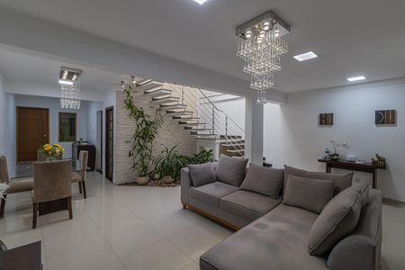 Casa à venda com 240m², 5 quartos e 2 vagasSala