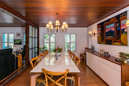 Casa à venda com 412m², 3 quartos e 3 vagas Casa à venda com 412m², 3 quartos e 3 vagasSala de Jantar