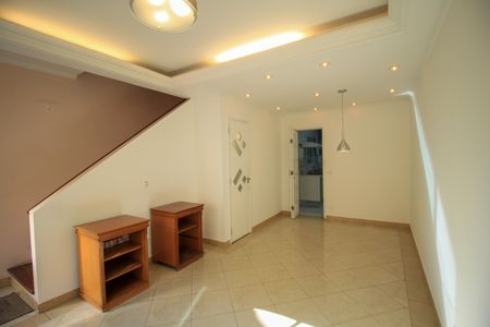 Casa de condomínio à venda com 137m², 3 quartos e 2 vagas Casa de condomínio à venda com 137m², 3 quartos e 2 vagasSala