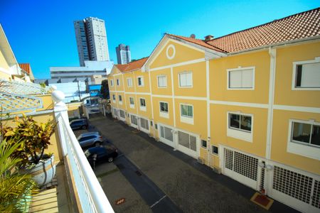 Casa de condomínio à venda com 137m², 3 quartos e 2 vagas Casa de condomínio à venda com 137m², 3 quartos e 2 vagasVaranda - Suíte