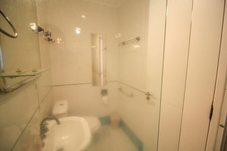 Casa de condomínio à venda com 137m², 3 quartos e 2 vagas Casa de condomínio à venda com 137m², 3 quartos e 2 vagasBanheiro Social 1