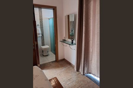 Casa à venda com 250m², 4 quartos e 3 vagas Casa à venda com 250m², 4 quartos e 3 vagasBanheiro