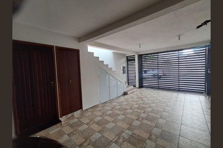 Casa à venda com 250m², 4 quartos e 3 vagas Casa à venda com 250m², 4 quartos e 3 vagasGaragem