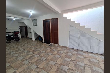 Casa à venda com 250m², 4 quartos e 3 vagas Casa à venda com 250m², 4 quartos e 3 vagasGaragem