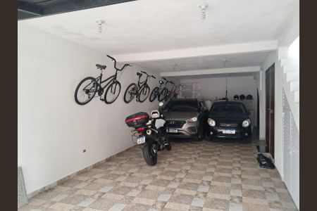 Casa à venda com 250m², 4 quartos e 3 vagas Casa à venda com 250m², 4 quartos e 3 vagasGaragem