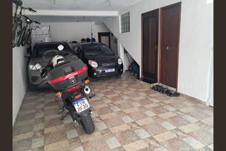 Casa à venda com 250m², 4 quartos e 3 vagas Casa à venda com 250m², 4 quartos e 3 vagasGaragem