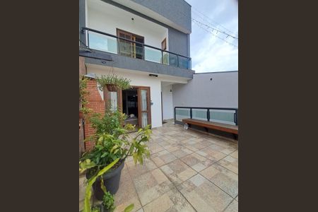 Casa à venda com 250m², 4 quartos e 3 vagas Casa à venda com 250m², 4 quartos e 3 vagasÁrea Externa