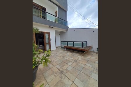 Casa à venda com 250m², 4 quartos e 3 vagas Casa à venda com 250m², 4 quartos e 3 vagasÁrea Externa