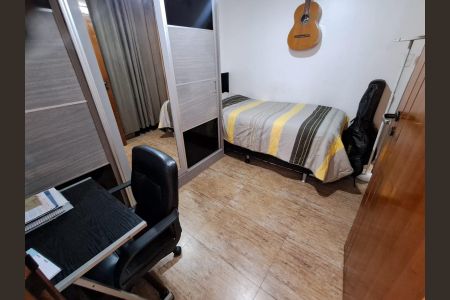 Casa à venda com 250m², 4 quartos e 3 vagas Casa à venda com 250m², 4 quartos e 3 vagasQuarto