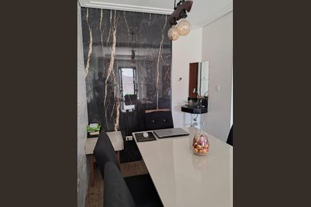 Casa à venda com 250m², 4 quartos e 3 vagas Casa à venda com 250m², 4 quartos e 3 vagasSala