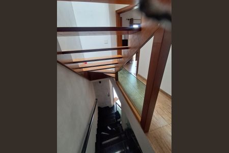 Casa à venda com 250m², 4 quartos e 3 vagas Casa à venda com 250m², 4 quartos e 3 vagasCorredor