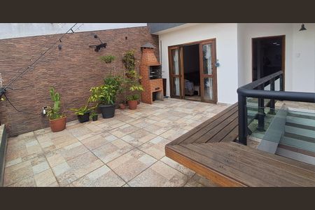 Casa à venda com 250m², 4 quartos e 3 vagas Casa à venda com 250m², 4 quartos e 3 vagasÁrea Externa