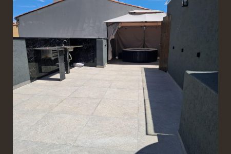 Casa à venda com 250m², 4 quartos e 3 vagas Casa à venda com 250m², 4 quartos e 3 vagasÁrea Externa