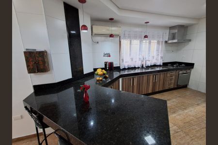 Casa à venda com 250m², 4 quartos e 3 vagas Casa à venda com 250m², 4 quartos e 3 vagasCozinha