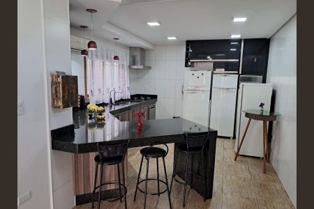 Casa à venda com 250m², 4 quartos e 3 vagas Casa à venda com 250m², 4 quartos e 3 vagasCozinha