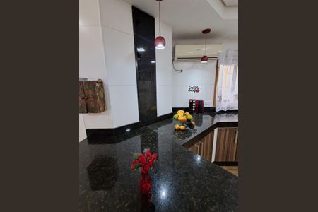 Casa à venda com 250m², 4 quartos e 3 vagas Casa à venda com 250m², 4 quartos e 3 vagasCozinha