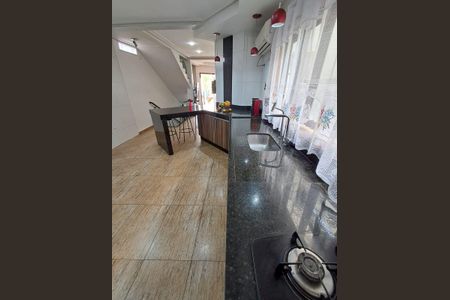 Casa à venda com 250m², 4 quartos e 3 vagas Casa à venda com 250m², 4 quartos e 3 vagasCozinha