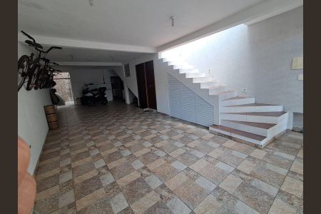Casa à venda com 250m², 4 quartos e 3 vagas Casa à venda com 250m², 4 quartos e 3 vagasGaragem
