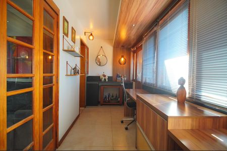 Casa à venda com 175m², 3 quartos e 2 vagasEscritório