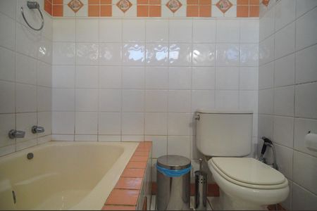 Casa à venda com 175m², 3 quartos e 2 vagasBanheiro do Quarto 1