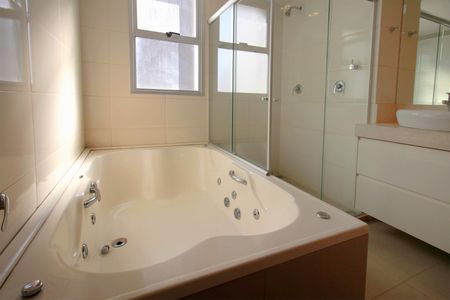 Apartamento à venda com 197m², 4 quartos e 4 vagasBanheiro da Suíte 1