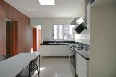 Apartamento à venda com 197m², 4 quartos e 4 vagasCozinha