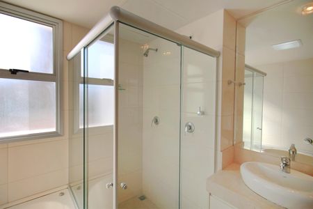 Apartamento à venda com 197m², 4 quartos e 4 vagasBanheiro da Suíte 1