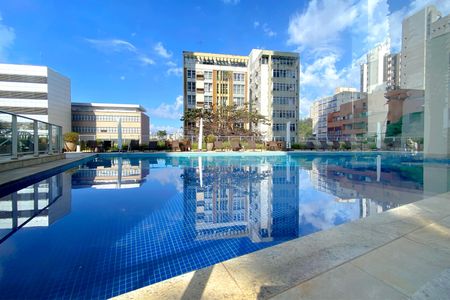 Apartamento à venda com 197m², 4 quartos e 4 vagasÁrea comum - Piscina