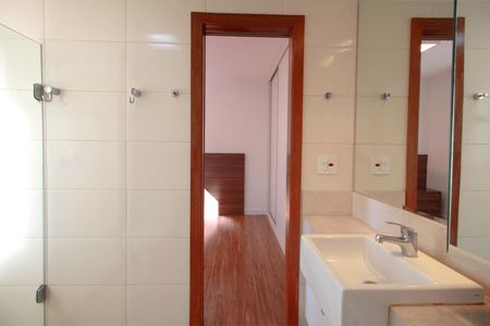 Apartamento à venda com 197m², 4 quartos e 4 vagasBanheiro das Suítes 2 e 3