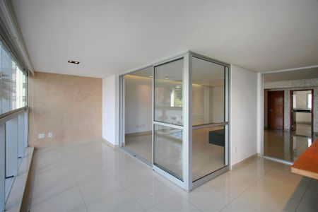 Apartamento à venda com 197m², 4 quartos e 4 vagasVaranda da Sala