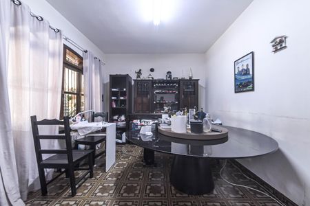 Casa à venda com 140m², 5 quartos e 3 vagasSala