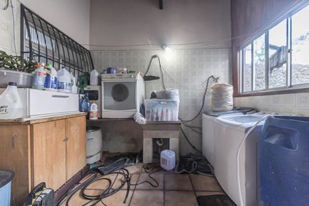 Casa à venda com 140m², 5 quartos e 3 vagas Lavanderia