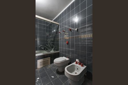 Casa à venda com 313m², 4 quartos e 3 vagas Casa à venda com 313m², 4 quartos e 3 vagasSuíte