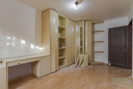 Casa à venda com 313m², 4 quartos e 3 vagas Casa à venda com 313m², 4 quartos e 3 vagasQuarto 3