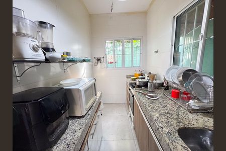 Casa à venda com 140m², 4 quartos e 4 vagas Casa à venda com 140m², 4 quartos e 4 vagasCozinha