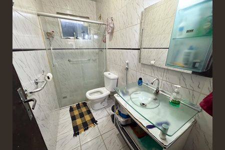 Casa à venda com 140m², 4 quartos e 4 vagas Casa à venda com 140m², 4 quartos e 4 vagasBanheiro