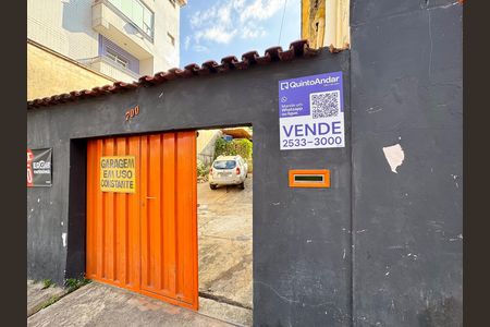Casa à venda com 140m², 4 quartos e 4 vagas Casa à venda com 140m², 4 quartos e 4 vagasFachada