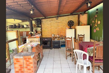 Casa à venda com 140m², 4 quartos e 4 vagas Casa à venda com 140m², 4 quartos e 4 vagasÁrea comum
