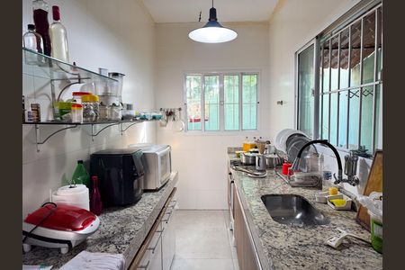 Casa à venda com 140m², 4 quartos e 4 vagas Casa à venda com 140m², 4 quartos e 4 vagasCozinha