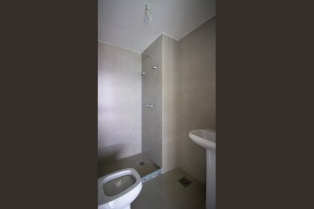 Apartamento à venda com 81m², 2 quartos e 1 vaga Apartamento à venda com 81m², 2 quartos e 1 vagaBanheiro da Suíte