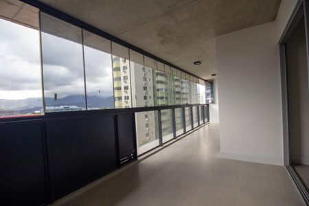 Apartamento à venda com 81m², 2 quartos e 1 vaga Apartamento à venda com 81m², 2 quartos e 1 vagaVaranda