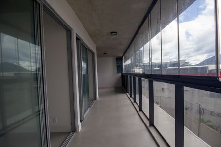 Apartamento à venda com 81m², 2 quartos e 1 vaga Apartamento à venda com 81m², 2 quartos e 1 vagaVaranda