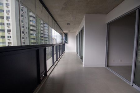 Apartamento à venda com 81m², 2 quartos e 1 vaga Apartamento à venda com 81m², 2 quartos e 1 vagaVaranda