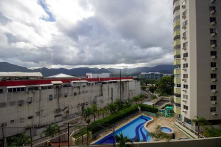 Apartamento à venda com 81m², 2 quartos e 1 vaga Apartamento à venda com 81m², 2 quartos e 1 vagaVaranda