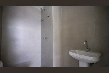 Apartamento à venda com 81m², 2 quartos e 1 vaga Apartamento à venda com 81m², 2 quartos e 1 vagaBanheiro da Suíte