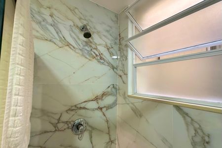 Apartamento à venda com 180m², 3 quartos e sem vaga Apartamento à venda com 180m², 3 quartos e sem vagaBanheiro da Suíte 2