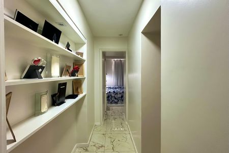 Apartamento à venda com 180m², 3 quartos e sem vaga Apartamento à venda com 180m², 3 quartos e sem vagaCorredor