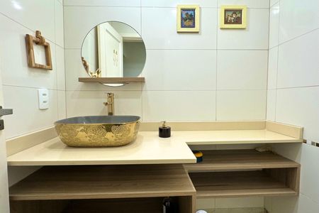 Apartamento à venda com 180m², 3 quartos e sem vaga Apartamento à venda com 180m², 3 quartos e sem vagaLavabo