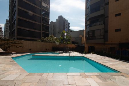 Apartamento à venda com 220m², 5 quartos e 3 vagasÁrea comum - Piscina